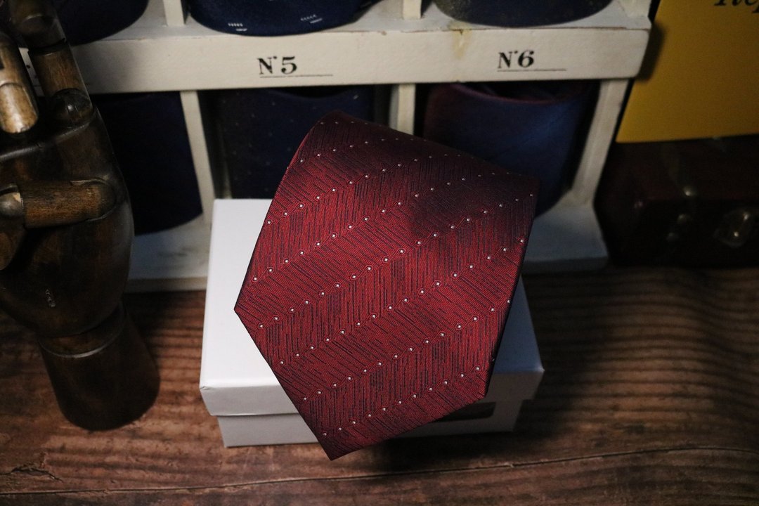 红色喜庆婚礼领带真丝面料新郎伴郎necktie - 领带/领带夹 - 丝．绢 红色