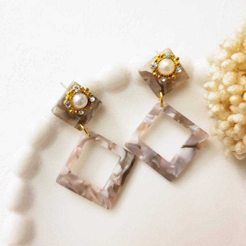 琥珀。灰 - 夹式耳环 针式耳环 不锈钢耳环 - 耳环/耳夹 - 塑料 灰色