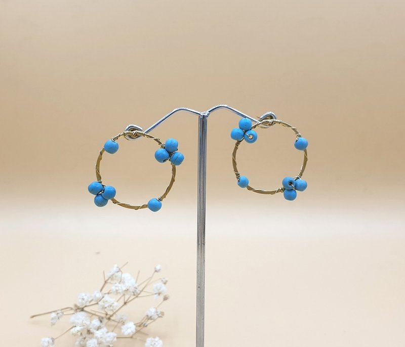 Handmade flower earring with turquoise stone ,brass - 耳环/耳夹 - 其他金属 蓝色