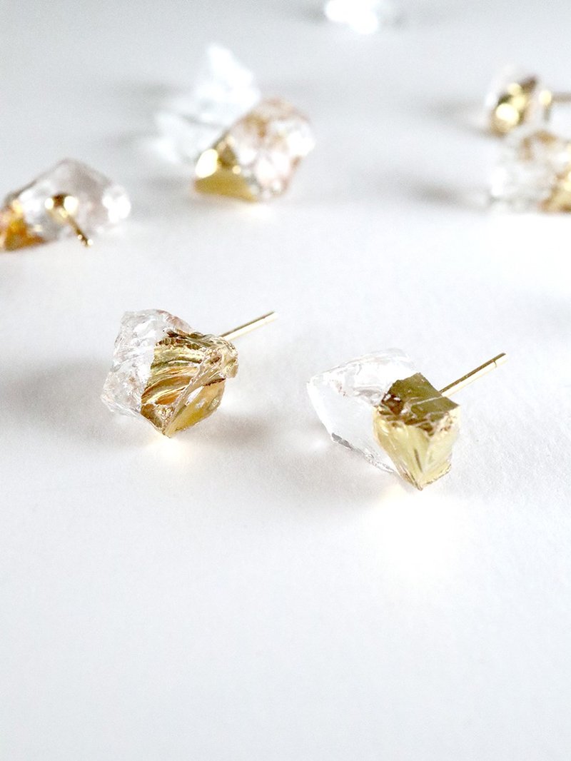 STAR STONE - CLEAN + 24K GOLD 玻璃原石耳环 透明+镀24K真金 - 耳环/耳夹 - 玻璃 透明