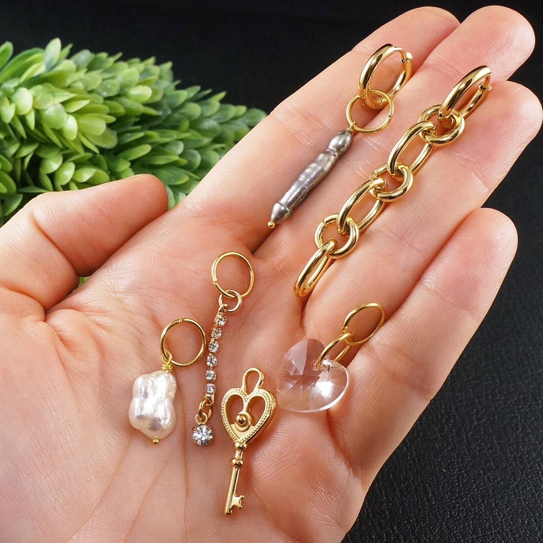 Set of Earrings Gold Hoops with 6 Six Dangles Transformer Mono Earrings Jewelry - 耳环/耳夹 - 其他材质 金色