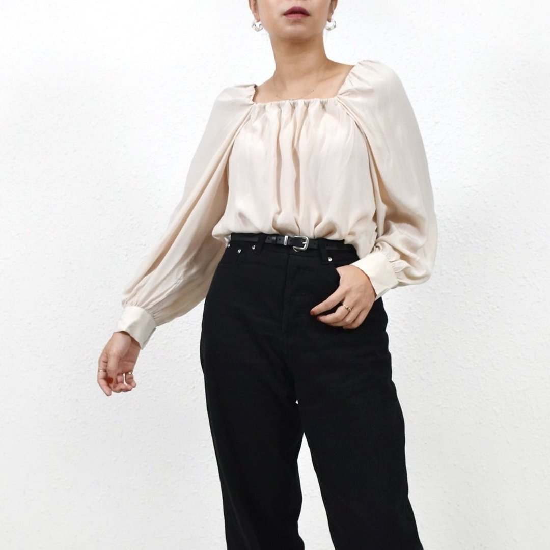 ASTRID BLOUSE 米杏色 方领 泡泡宽松性格上衣 - 女装上衣 - 丝．绢 