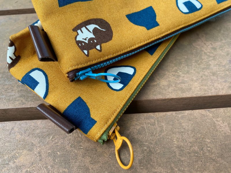 猫咪饭团富士山拉链包 - 化妆包/杂物包 - 棉．麻 咖啡色