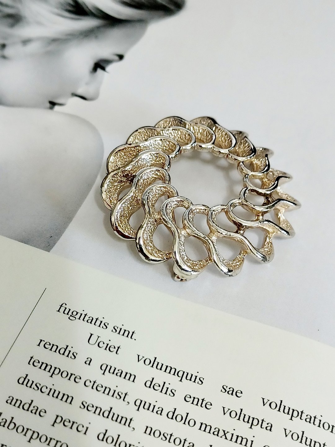 vintage jewelry Sarah.cov  金色环形旭日纹 别针 - 胸针 - 其他金属 
