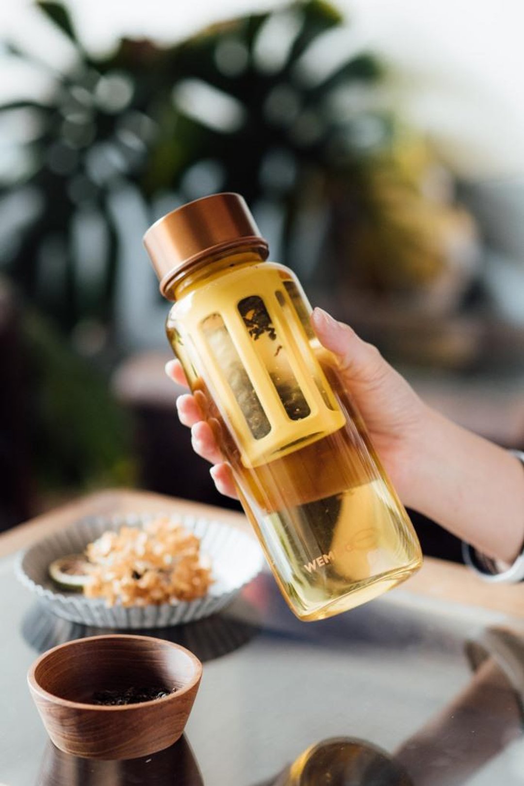 咖啡杯手冲 设计礼物 热冷泡茶 耐热随身瓶壶含滤网) 皇家金650ml - 水瓶/水壶 - 塑料 黄色