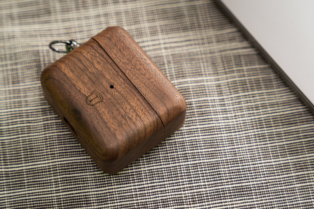 islandoffer 岛屿制作 木质胡桃木耳机保护套 Airpods pro(一件) - 耳机收纳 - 木头 金色