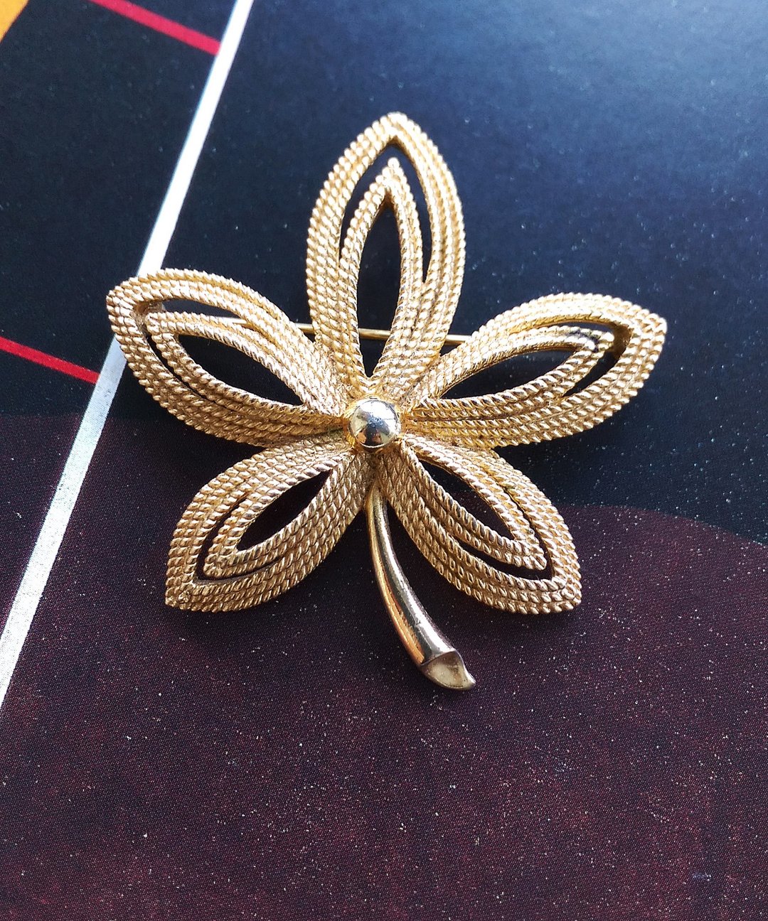 Vintage Jewelry 西洋古董饰品 TRIFARI 立体 花卉 花叶 别针 - 徽章/别针 - 其他金属 金色
