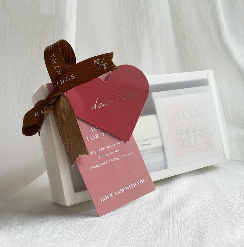 【母亲节礼盒】 奢华宠爱礼盒 宠爱妈妈全套美甲入门套 - 指甲油/指甲贴 - 纸 多色