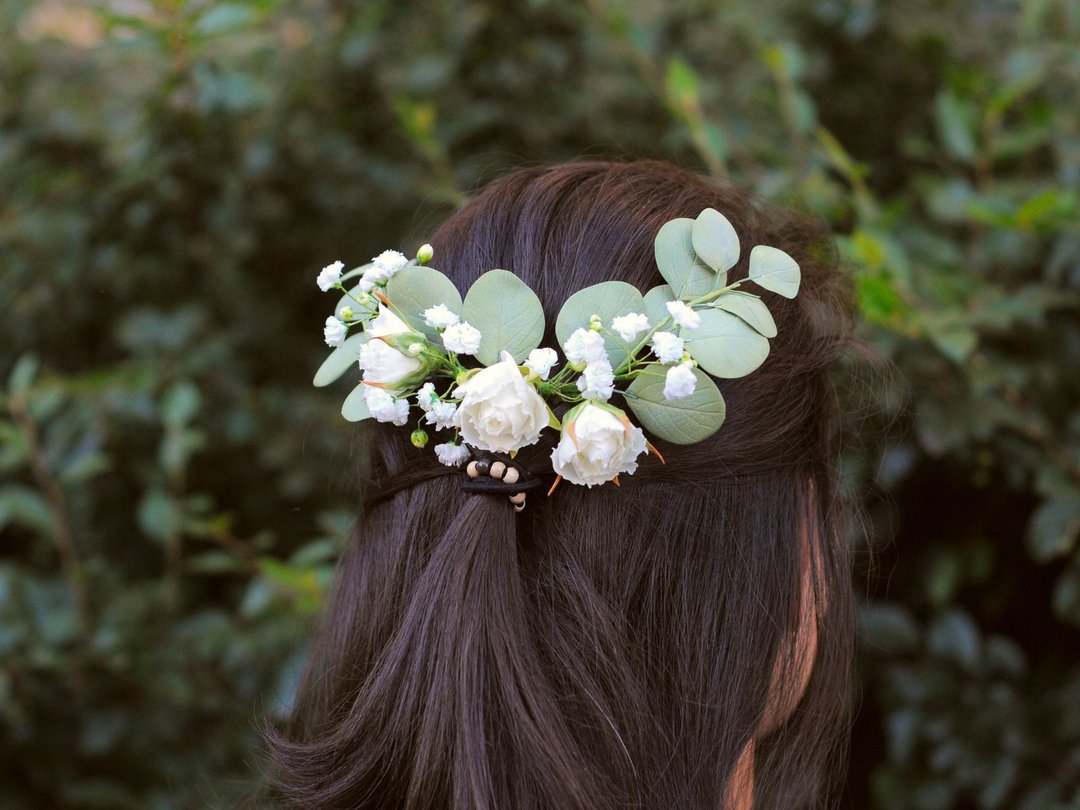 Wedding hair comb Roses. Bridal floral headpiece. Flower hair accessories. 婚禮髮飾 - 发饰 - 其他材质 白色