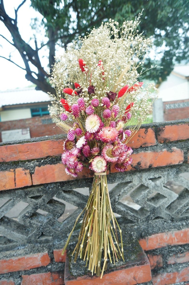 ‘麋花Amor Floral’复古囍长花束/新娘伴娘小花童 干燥花 婚礼小物 新娘捧花 花环 外拍道具 全家福摄影 婚纱拍照道具 母亲节 - 植栽/盆栽 - 植物．花 红色