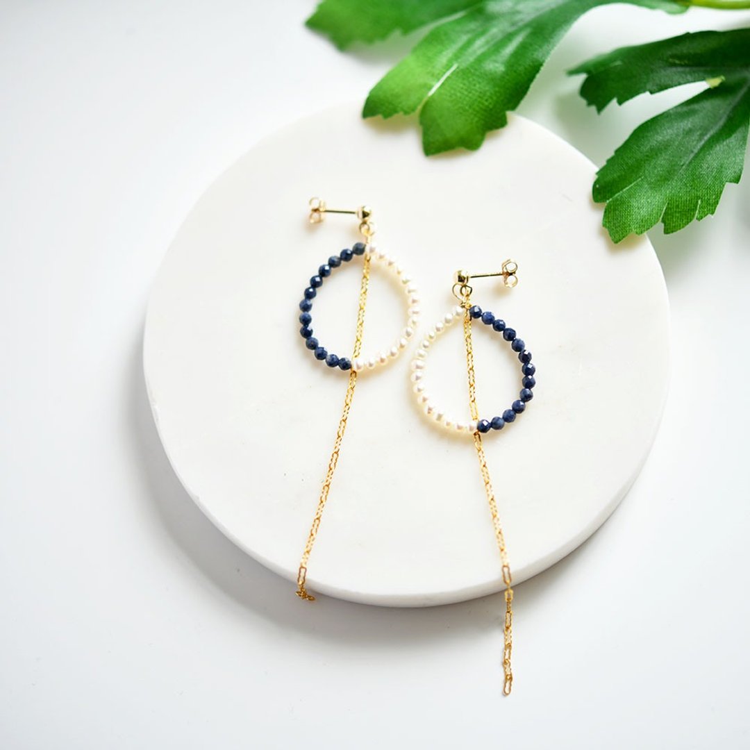 Long chain earrings with sapphire and freshwater pearls that enhance charisma, victory and fortune, etc. September birthstone - 耳环/耳夹 - 宝石 蓝色