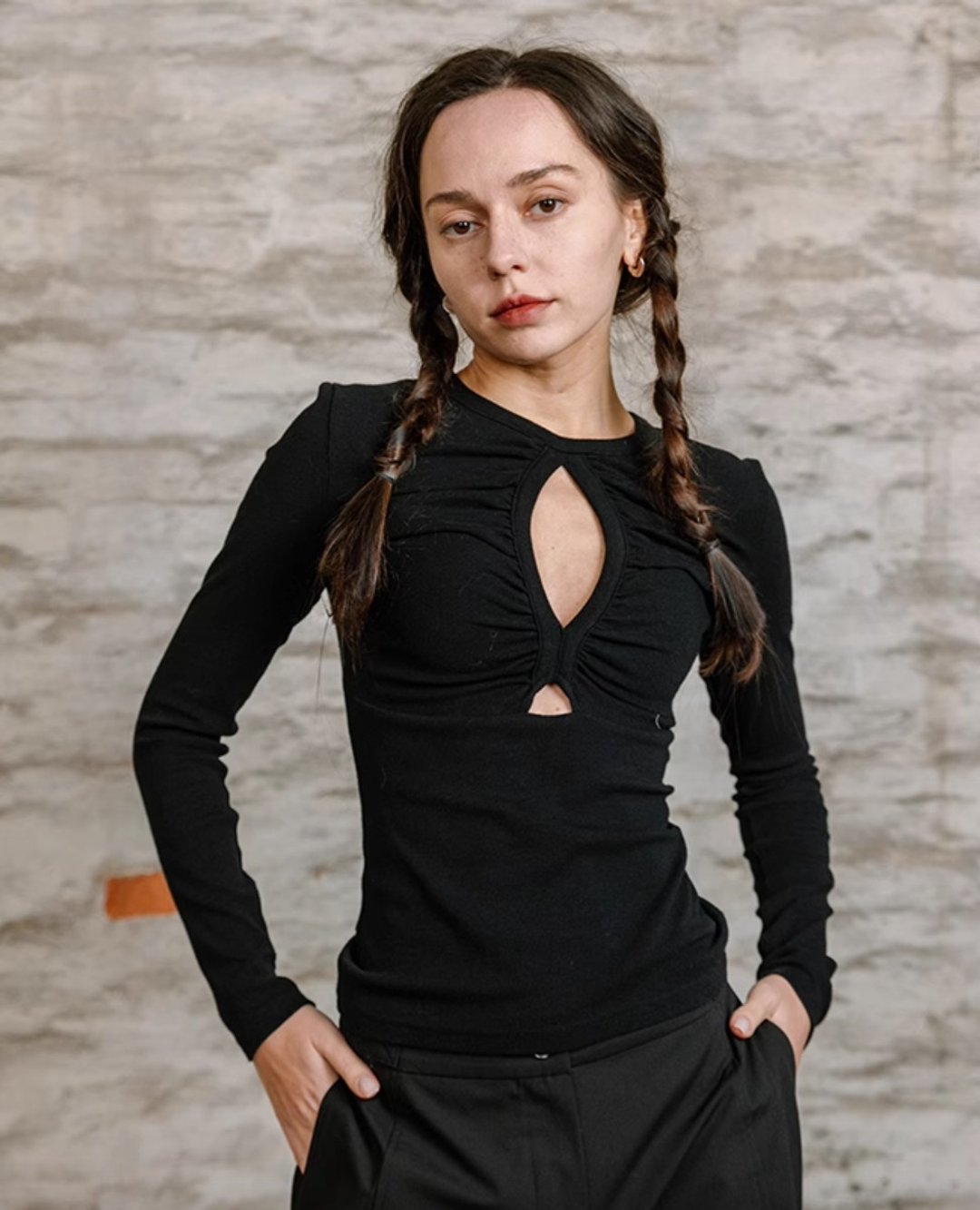 法式极简 镂空针织上衣打底衫 - 女装 T 恤 - 棉 黑色