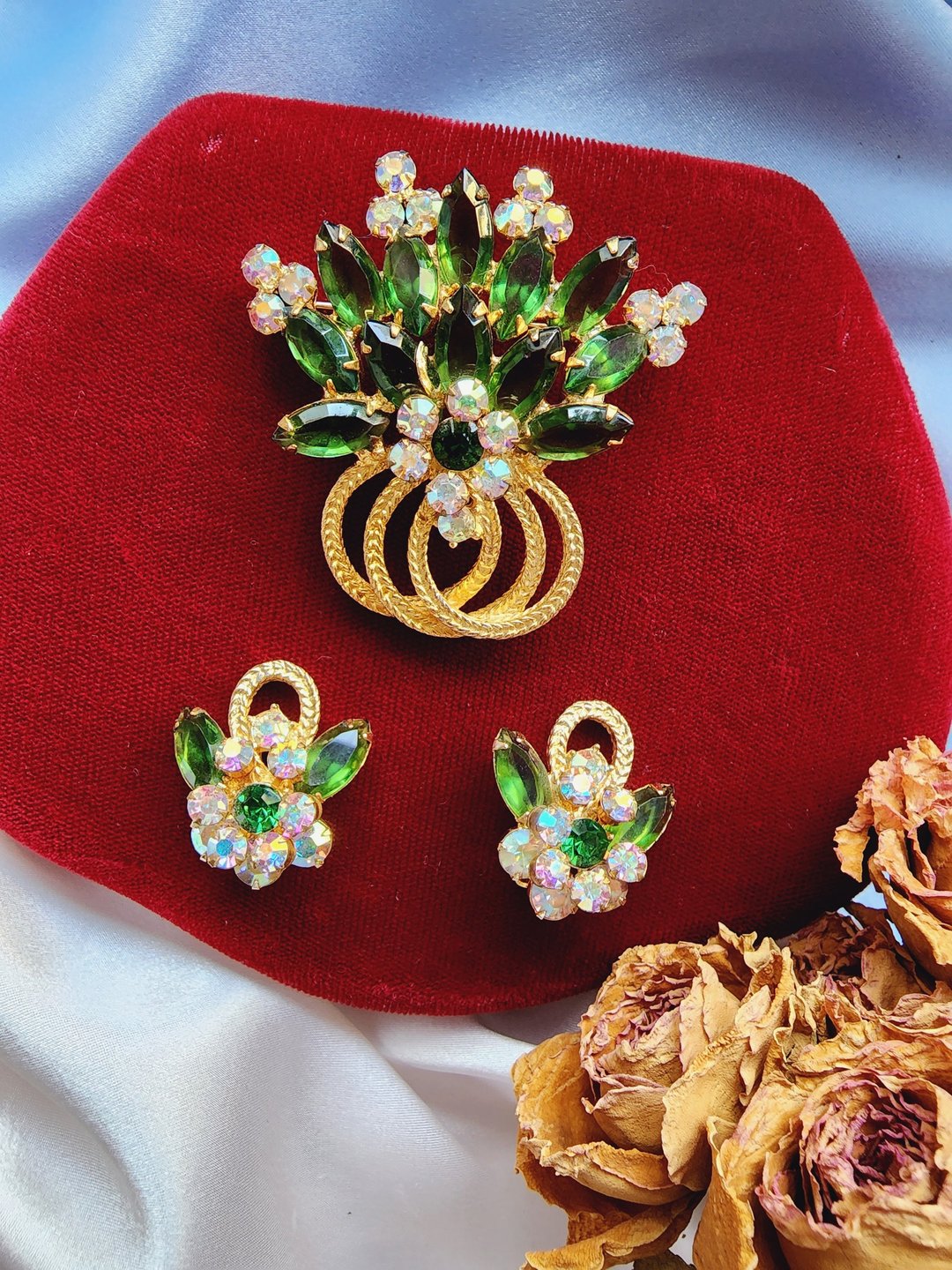 美国西洋古董饰品 /D&E Juliana青草绿马眼北极光钻胸针耳环/套组 - 耳环/耳夹 - 其他金属 