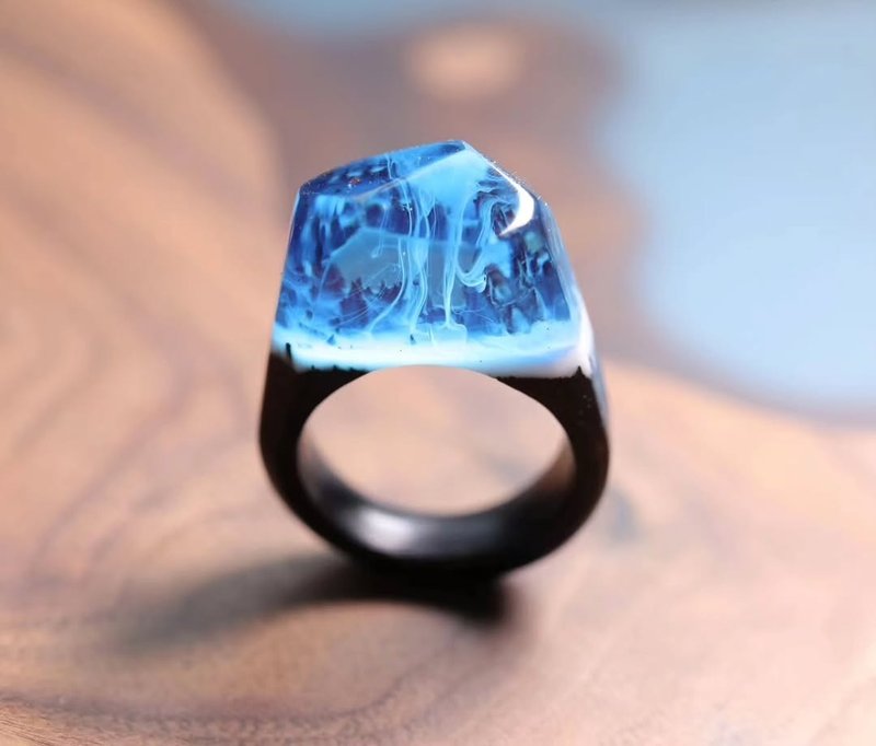 风的律动、手工树脂木头戒指、自然设计、夜光饰品、天然实木雕刻 - 戒指 - 树脂 蓝色
