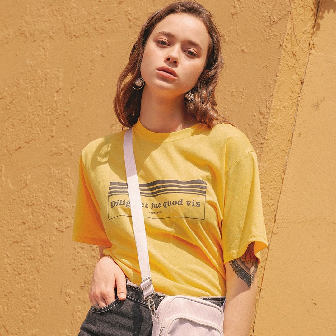 VITALSIGN Dilige et fac quod vis T-Shirt (Yellow) - 女装 T 恤 - 棉 黄色