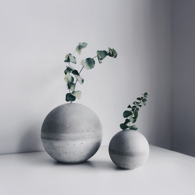 PLANET 小星球 | 球型水泥花器・书挡・线香座・扩香石 (附植物) - 花瓶/陶器 - 水泥 灰色