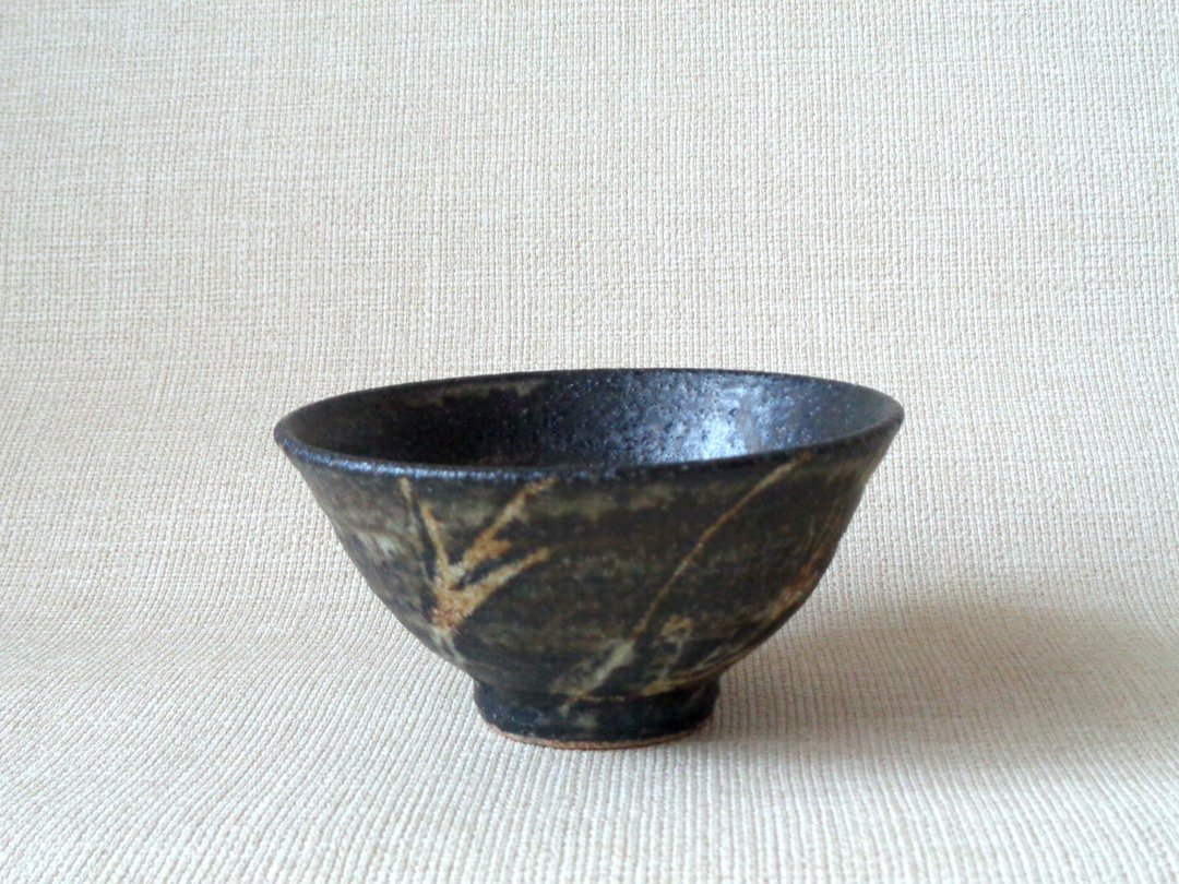抹茶碗配草冠 - 碗 - 陶 黑色