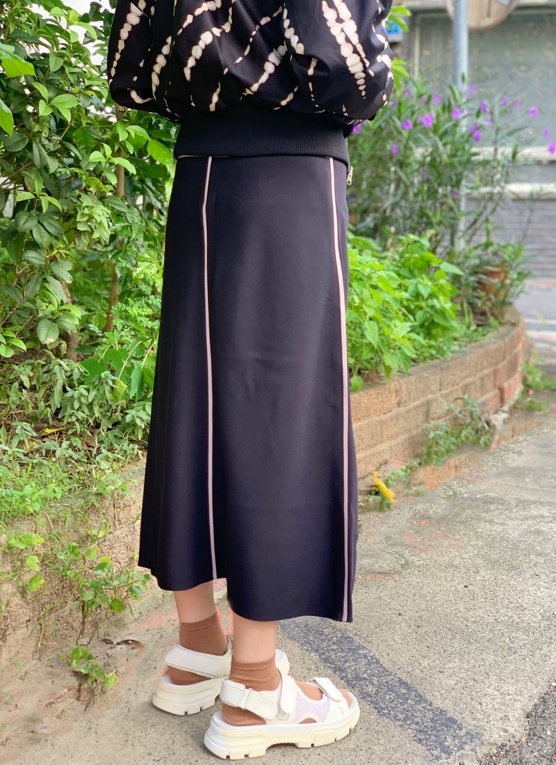 UUIN   _ 流线A字黑长裙 - 裙子 - 丝．绢 黑色