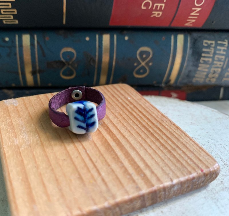 戒指 日本白瓷 自然釉色 无限看不腻色调 真皮革 自然系列 - 戒指 - 瓷 