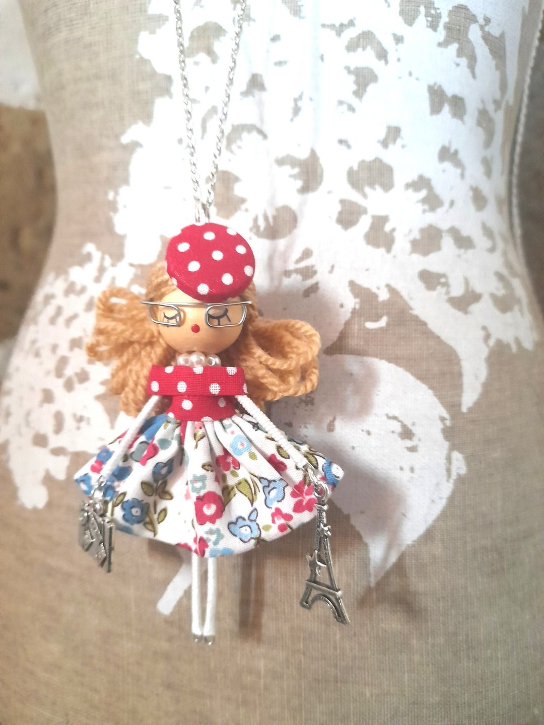 brooch doll and necklace - 项链 - 木头 红色