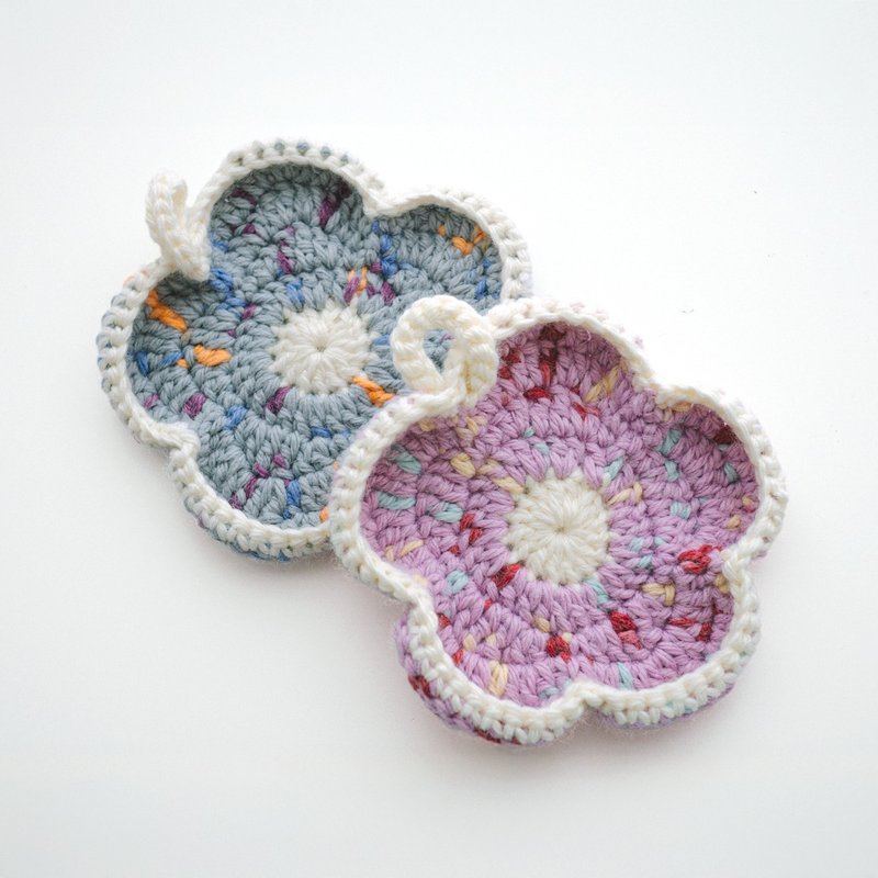 Sunny Palette  • 日常暖色 小花 毛线 钩织 杯垫 吊饰 疗愈小物 - 吊饰 - 羊毛 红色