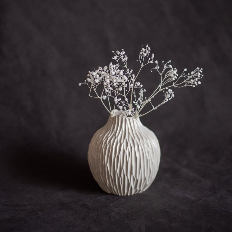 雾的原貌 割纹瓶 小 - 手作花器 - 花瓶/陶器 - 瓷 白色