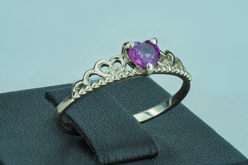 14 kt solid gold ring with heart natural garnet and diamonds. - 戒指 - 贵金属 金色