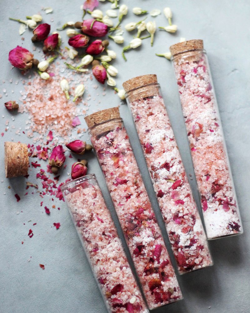 Strawberry Spa Bath Salts / Cute Dried Strawberries Bath Soak - 沐浴用品 - 植物．花 白色