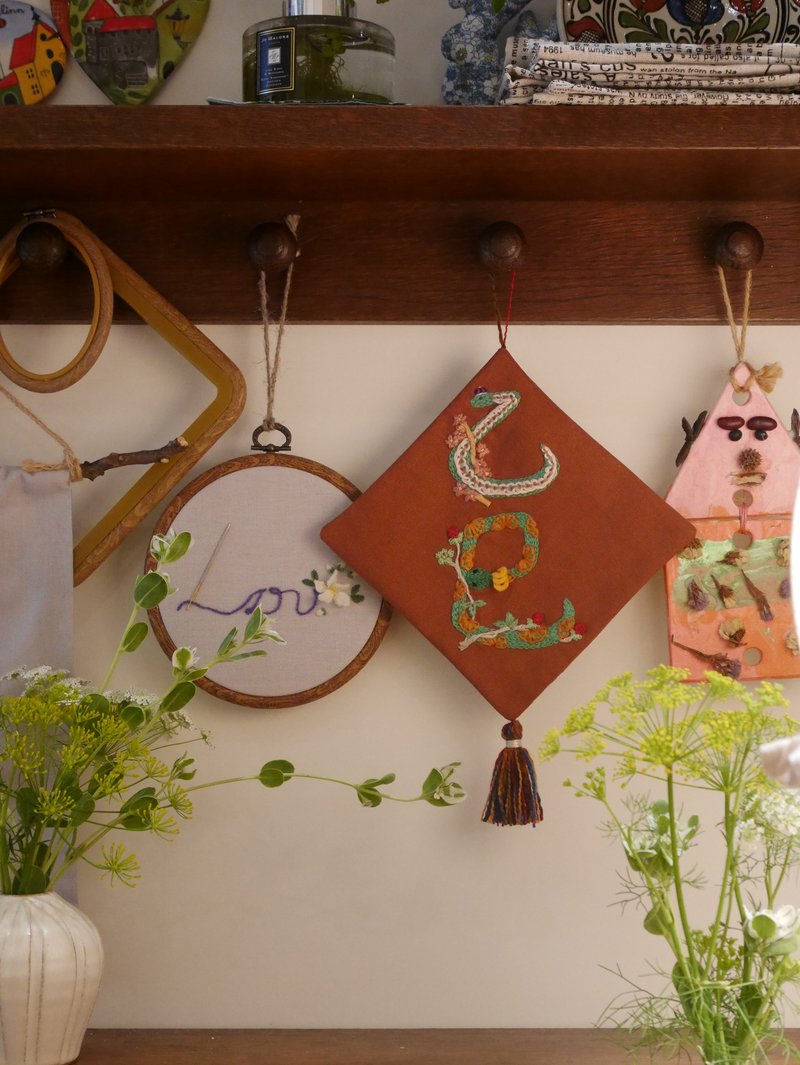 2025乙巳春蛇 全手工刺绣流苏春联 - 红包/春联 - 绣线 