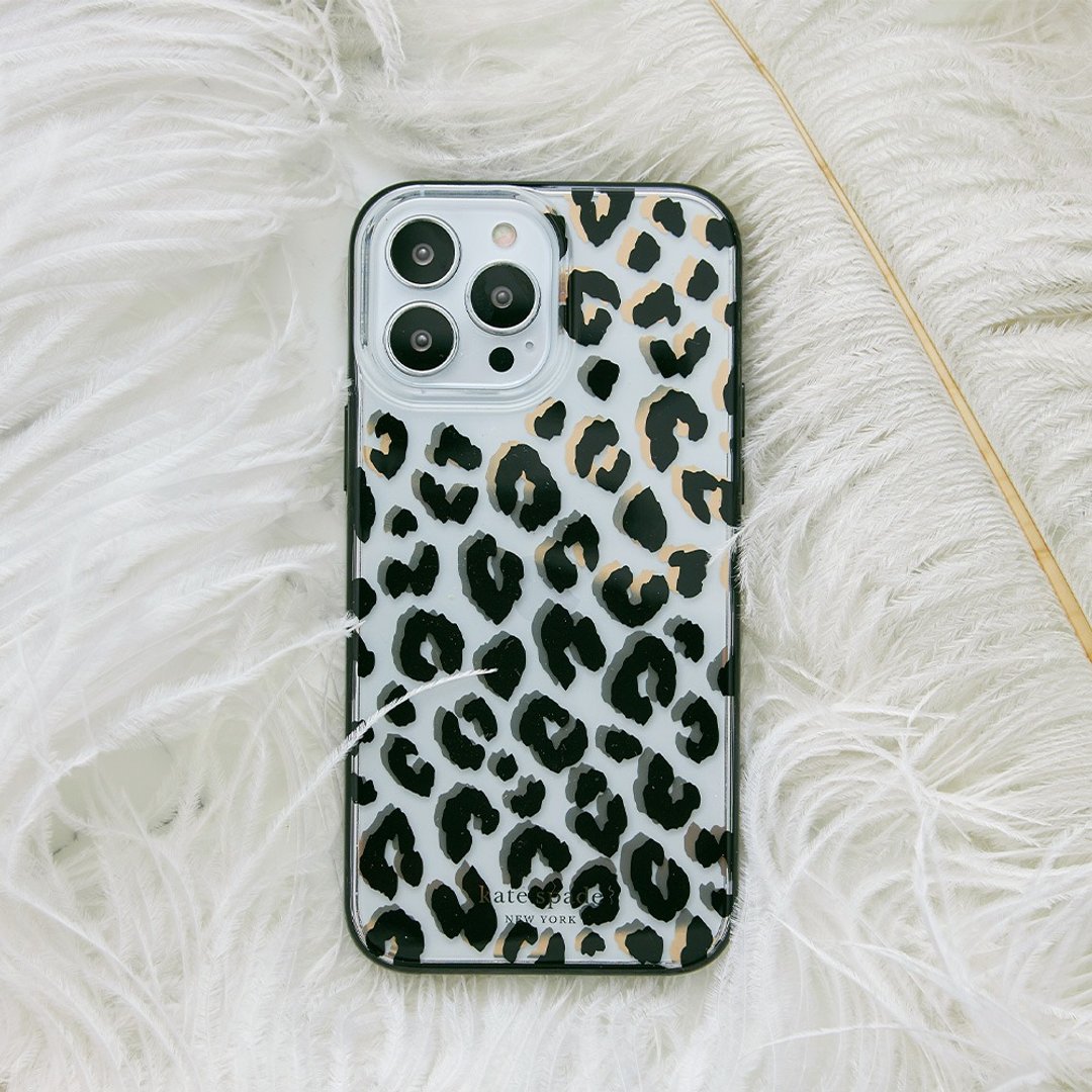 【kate spade】iPhone 14 系列 精品手机壳 性感豹纹 - 手机壳/手机套 - 塑料 黑色