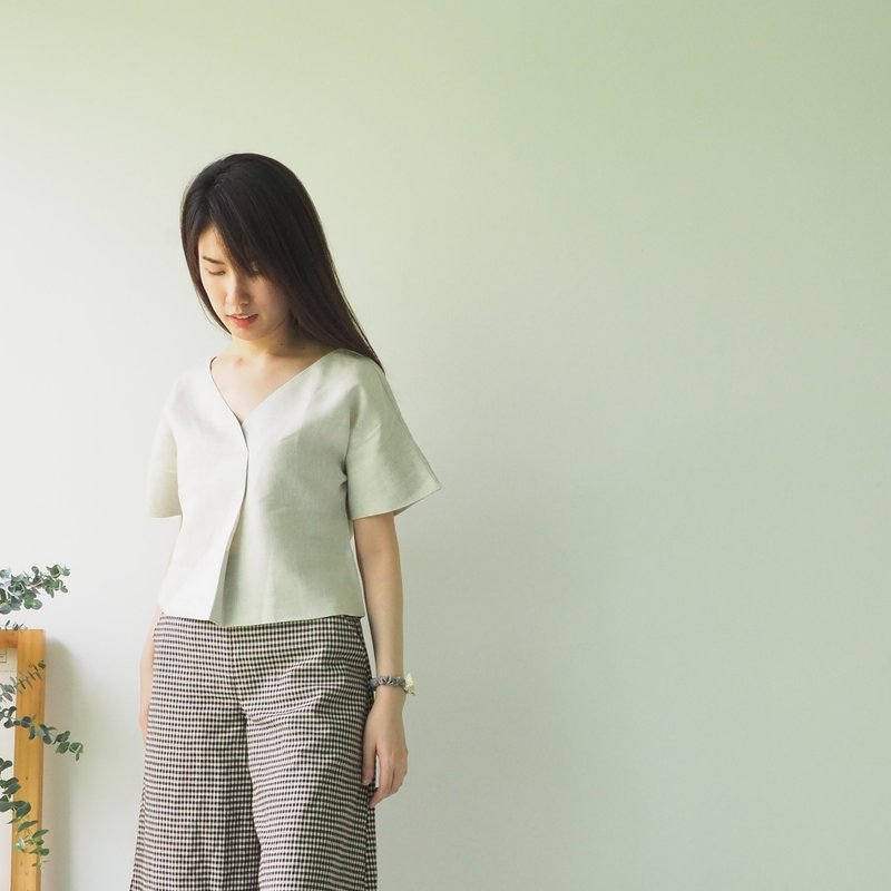 Moon Stone Blouse : V neck Short Sleeve Linen Breathable - 女装上衣 - 棉．麻 灰色