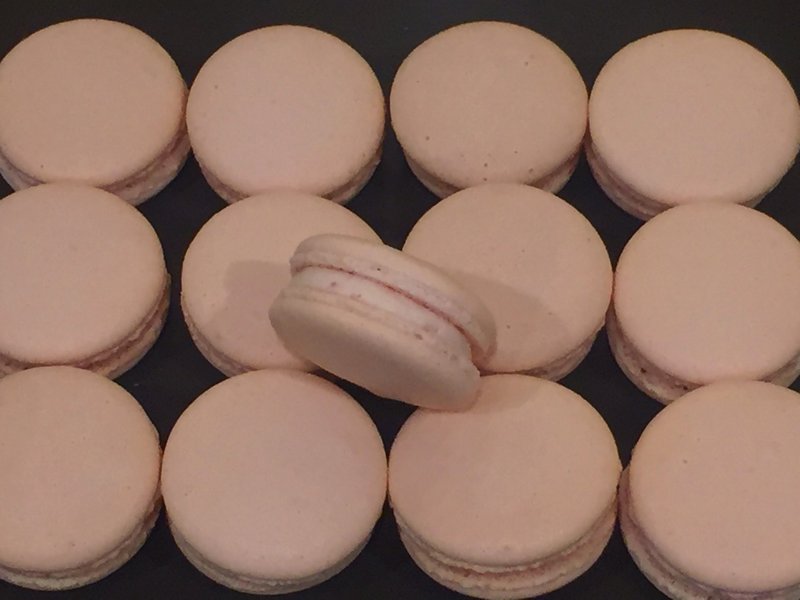 【Mizu Patisserie】法式经典马卡龙礼盒 18入(可搭配三种口味) - 蛋糕/甜点 - 新鲜食材 多色