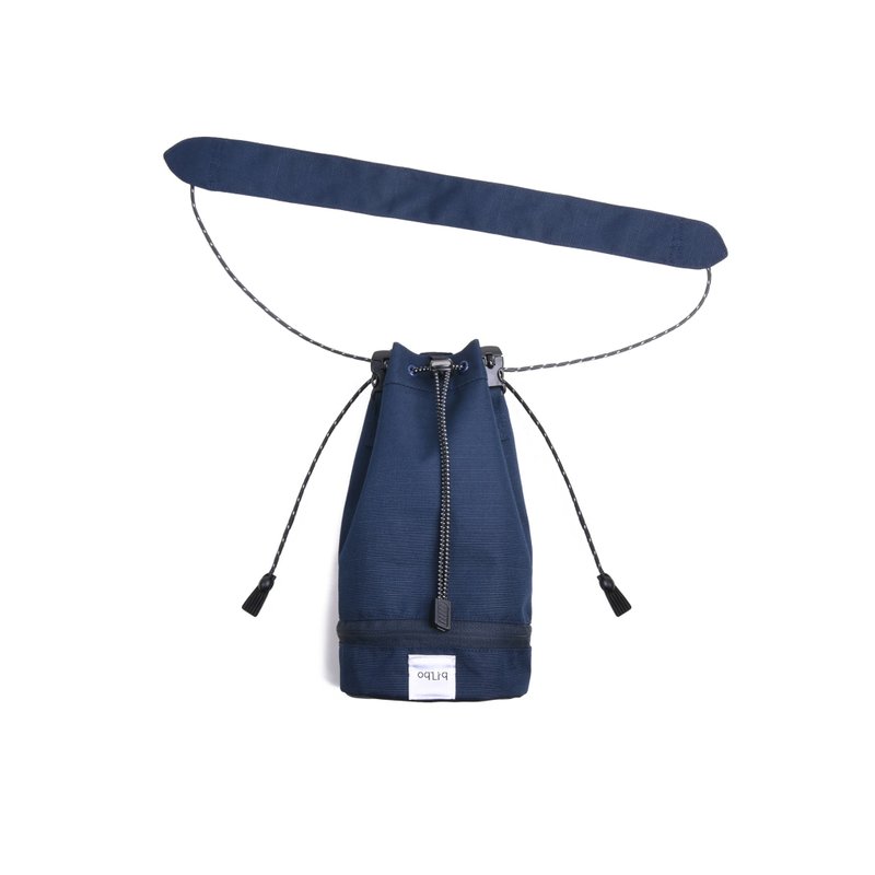 oqLiq - omni direction - 双层窄型水桶包(小蓝) - 侧背包/斜挎包 - 其他材质 蓝色