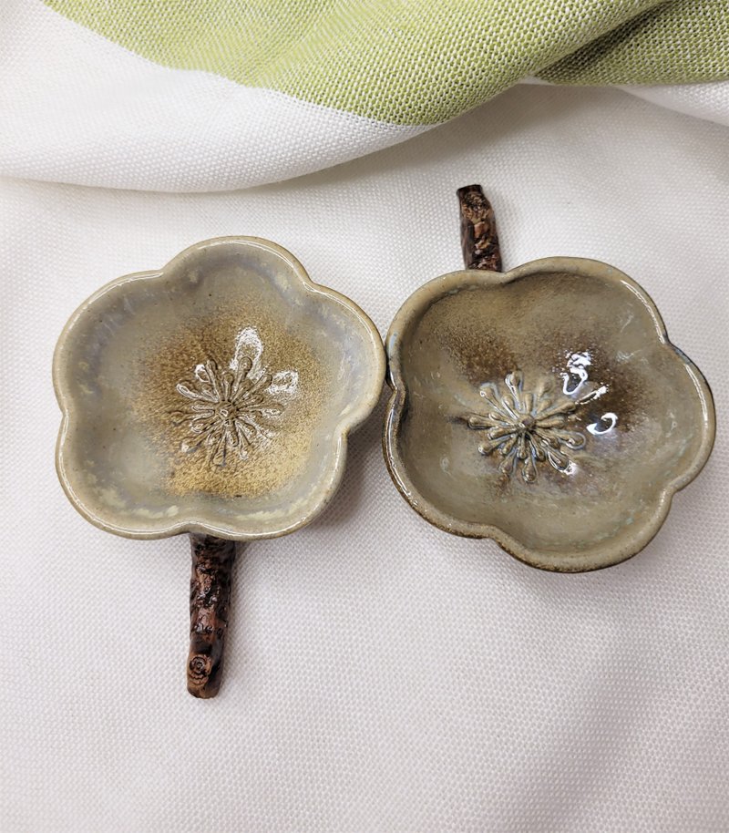 梅花系列-附筷架小碟子 酱料碟 豆皿  书画用墨池 - 浅碟/小碟子 - 陶 