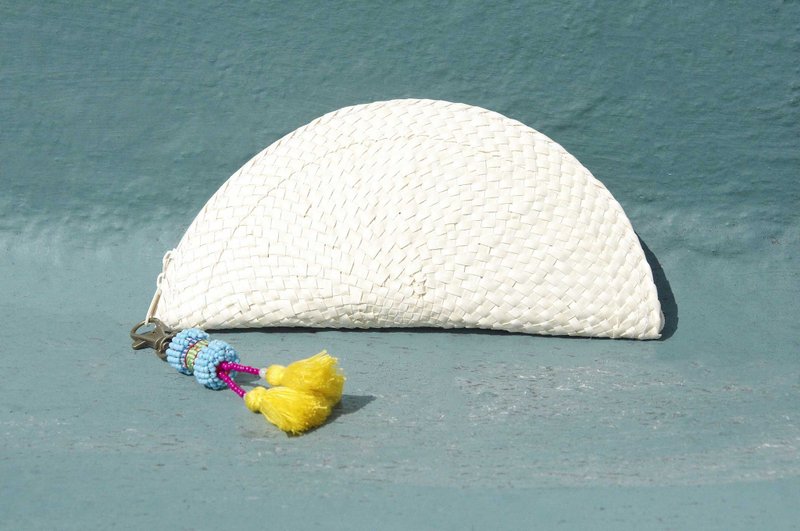 生日礼物 母亲节礼物 限量一件 手工编织化妆包 / 竹编手拿包 / 手工编织包 / 半圆形藤编包 / 原味手机袋 - 夏日自然原味 月亮几何 手工编织藤编包 - 手拿包 - 其他材质 卡其色