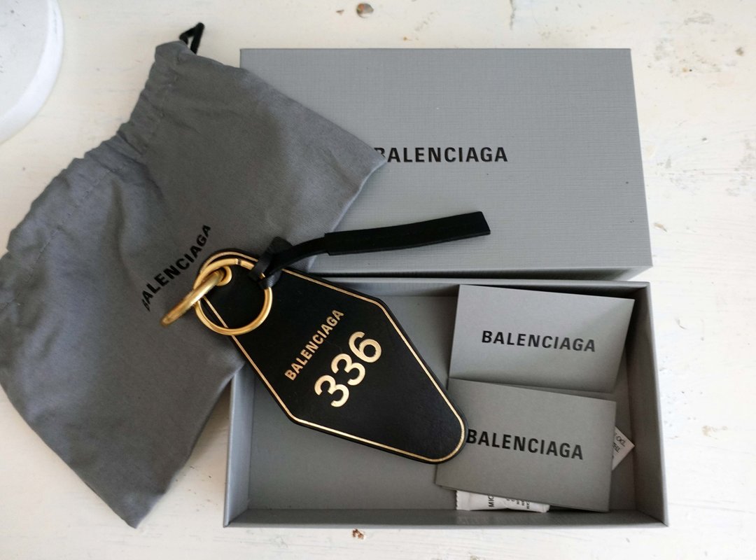 法国Balenciaga黑色真皮酒店风门牌挂牌锁匙扣吊饰 高级二手古着 - 钥匙链/钥匙包 - 其他金属 黑色