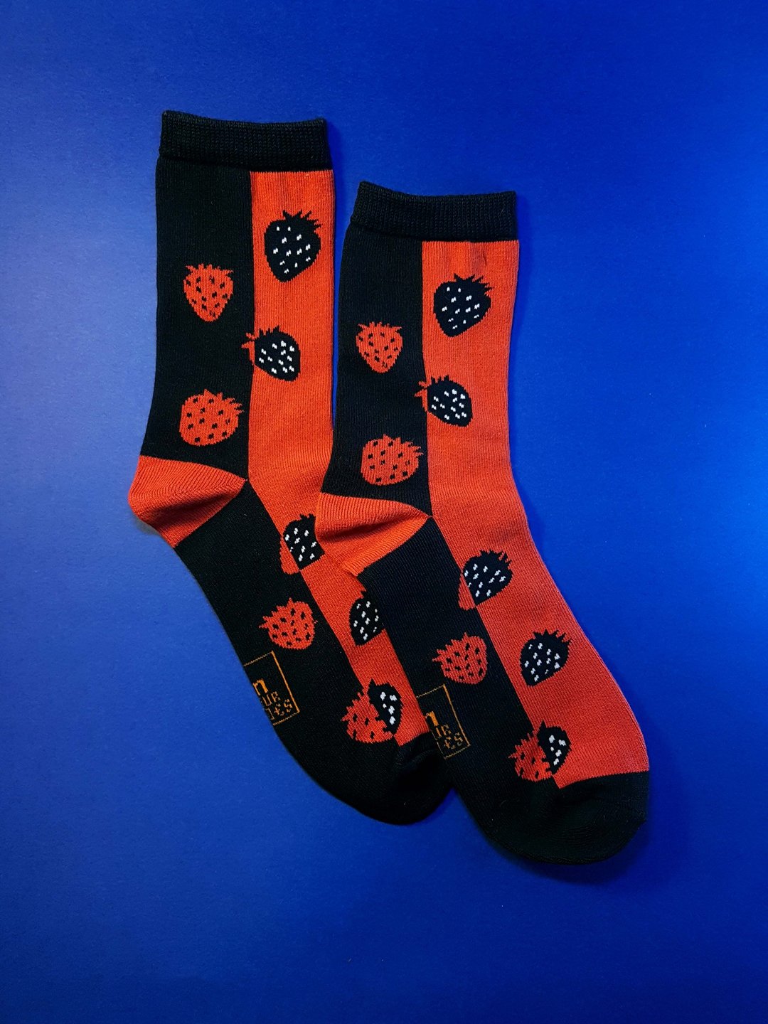 In your shoes:  草莓派对 │中筒袜 │中性 │限量 - 袜子 - 棉 红色