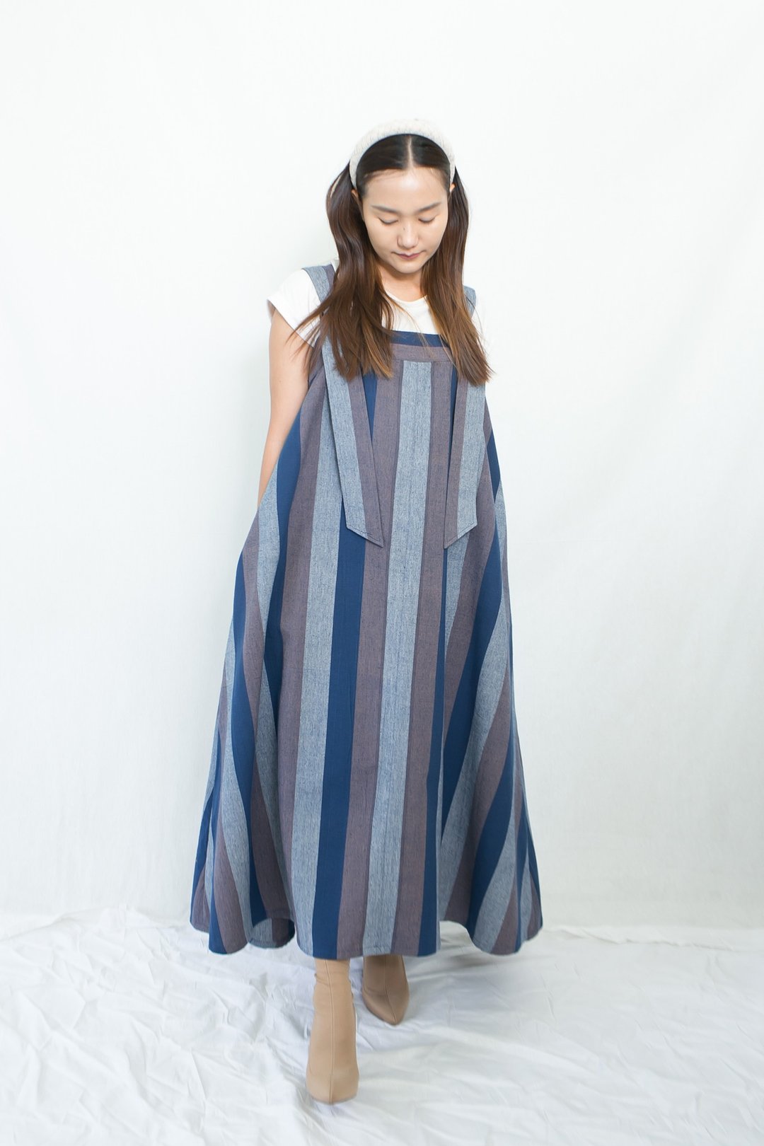 Bib skirt made of hand-woven cotton in natural color. - 洋装/连衣裙 - 棉．麻 蓝色