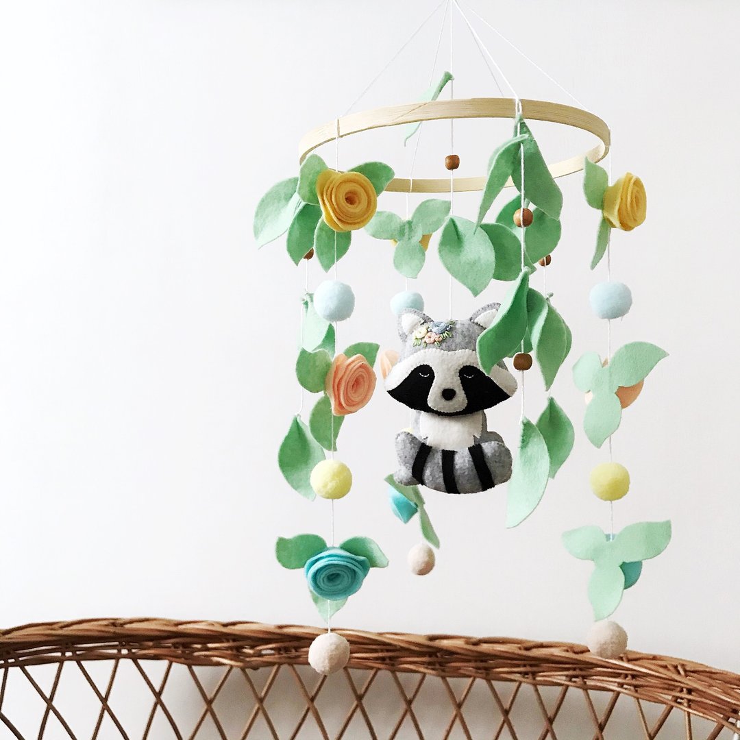 Floral baby mobile, Raccoon baby mobile, Girl baby mobile, Felt nursery decor - 玩具/玩偶 - 环保材料 绿色
