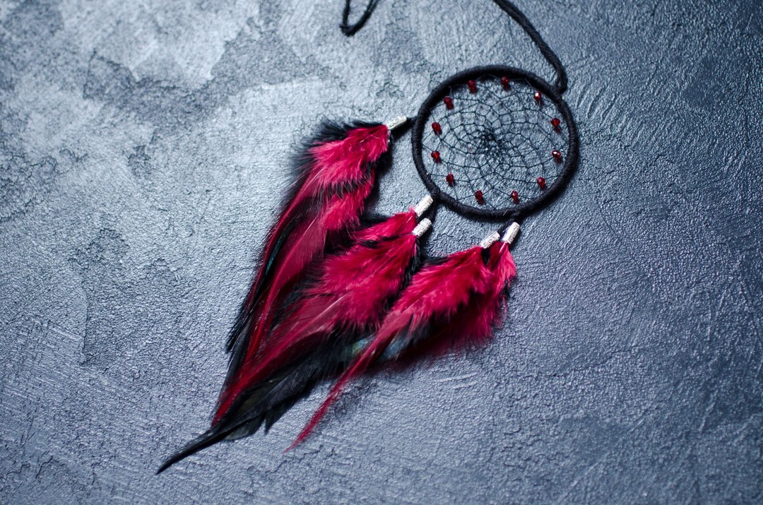 Small black red dream catcher | Dream catcher for car ตาข่ายดักฝันสีแดง - 墙贴/壁贴 - 其他材质 红色