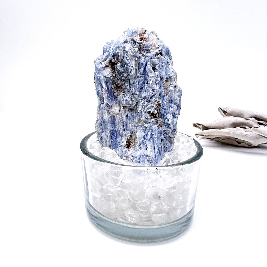 抱团。水晶盆栽 疗愈 能量 组合 l 蓝晶石共生云母石榴石原矿 l - 摆饰 - 水晶 蓝色