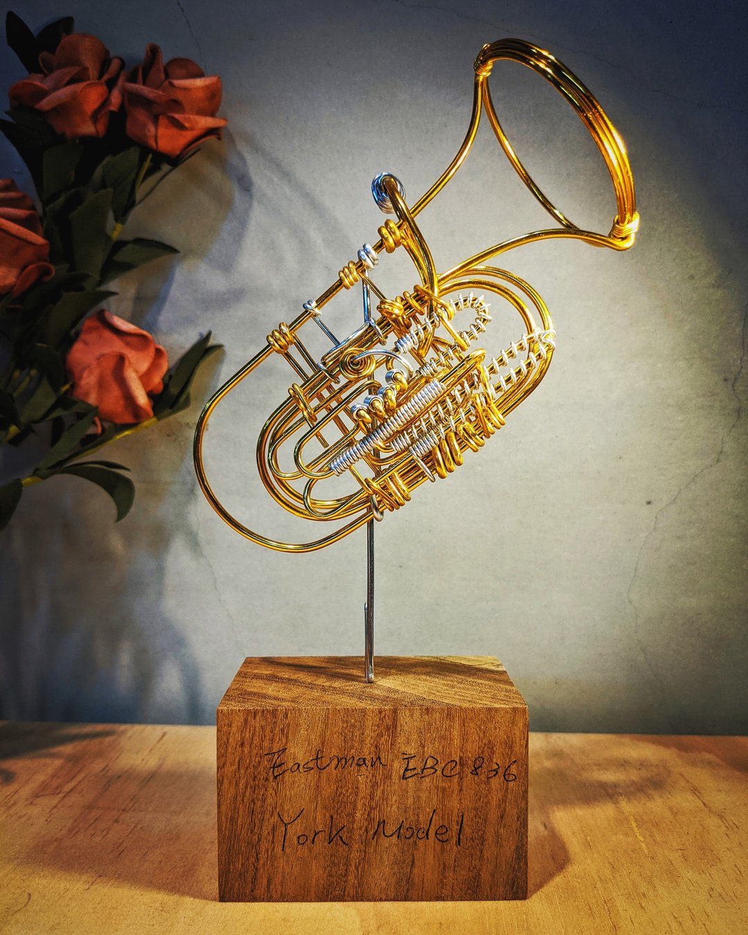 Wire lover 台湾手作铝线职人 中型摆饰活塞低音号Eastman EBC836 - 摆饰 - 铝合金 