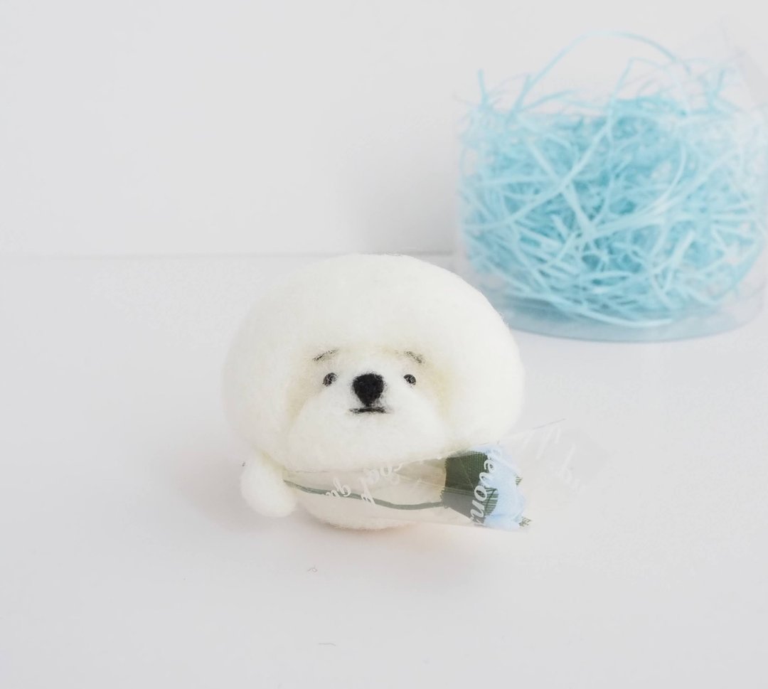 Mayu Bichon Frize presents a light blue flower Needle felt (wool felt) - 玩偶/公仔 - 羊毛 白色