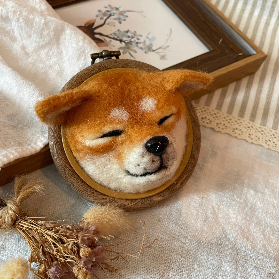 羊毛毡手作 柴犬 飞机耳 眯眯眼 绣框 - 摆饰 - 羊毛 