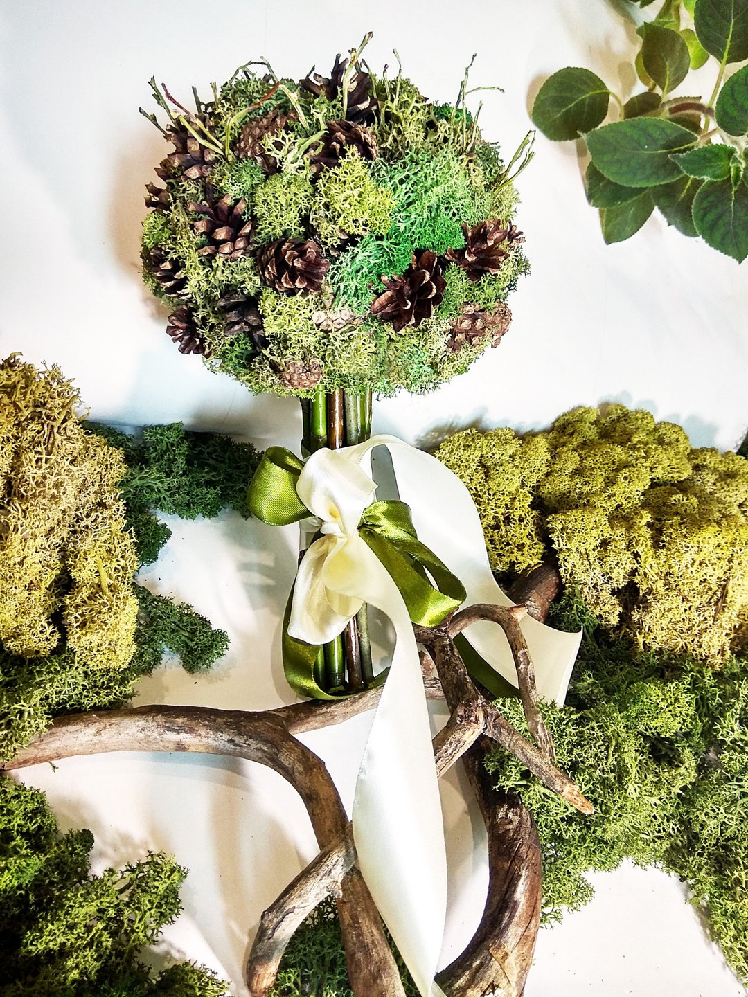 wedding bouquet stabilized green moss cones rustic wedding forest style - 干燥花/捧花 - 其他材质 绿色