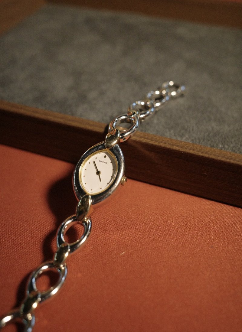 母亲节礼物 Seiko Pearl Shaped Sliver Tone Watch - 女表 - 其他金属 银色