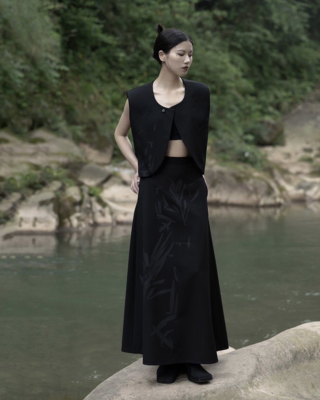 中国山水墨 印花背心 新中式印花盘扣西装外套 - 女装背心 - 其他材质 黑色
