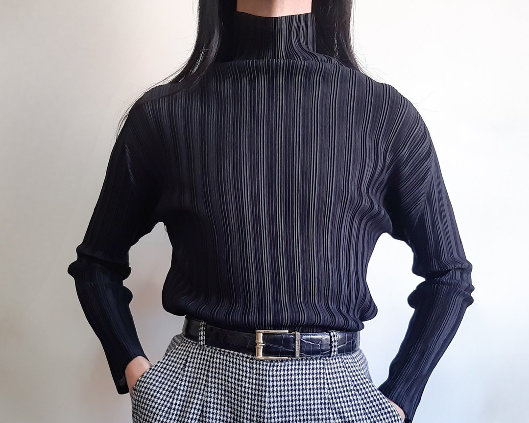 PLEATS PLEASE Issey Miyake 黑色褶皱高领长袖上衣 3 码 - 女装上衣 - 聚酯纤维 黑色