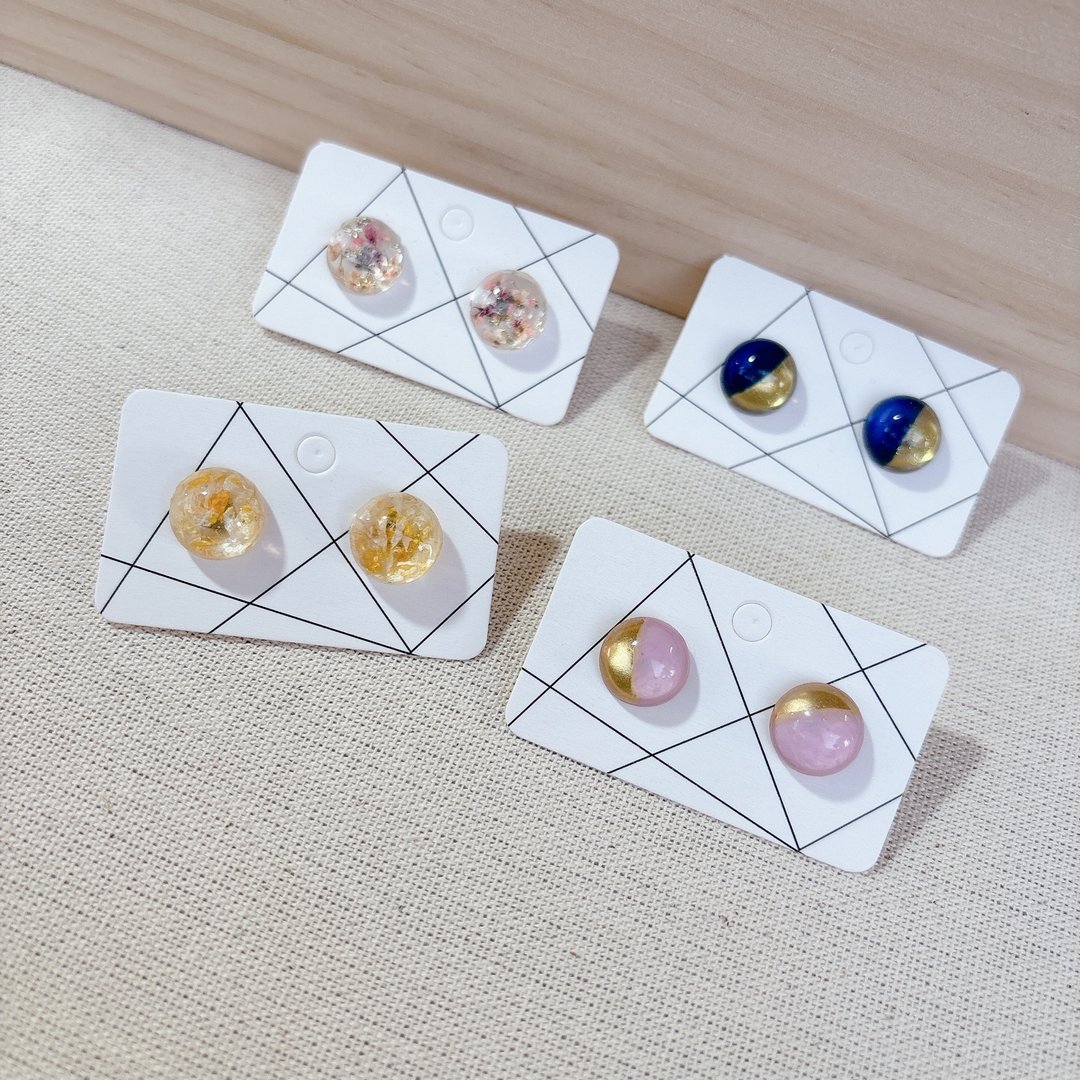 半圆球耳针 316钢针 干燥花 气质金 - 耳环/耳夹 - 树脂 多色