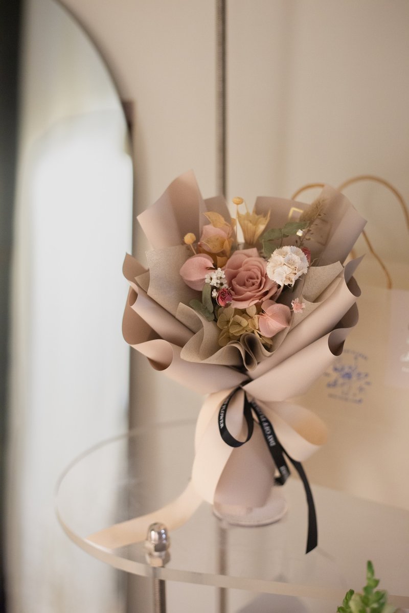 DAY OFF 玫瑰奶茶永生花花束 扩香花束 索拉花 韩式手绑花 ins 风 - 干燥花/捧花 - 植物．花 